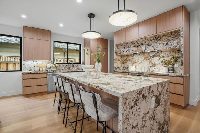 752 College Avenue, Menlo Park, CA 94025