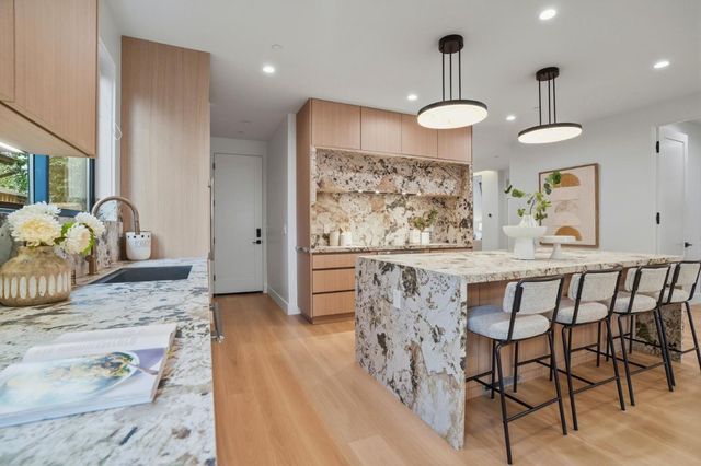 752 College Avenue, Menlo Park, CA 94025