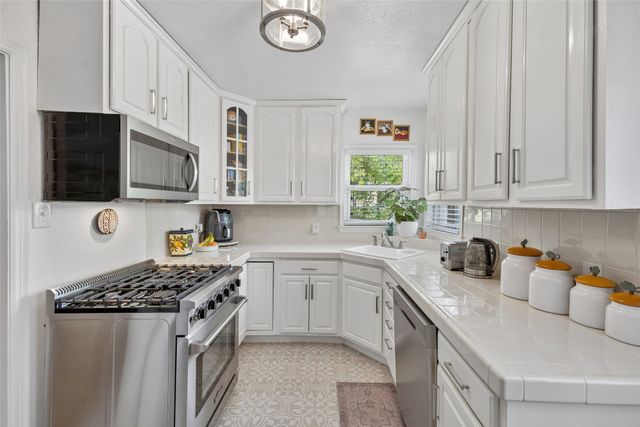 1114 Valencia Street, Dallas, TX 75223