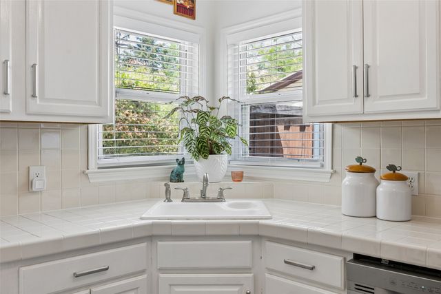 1114 Valencia Street, Dallas, TX 75223