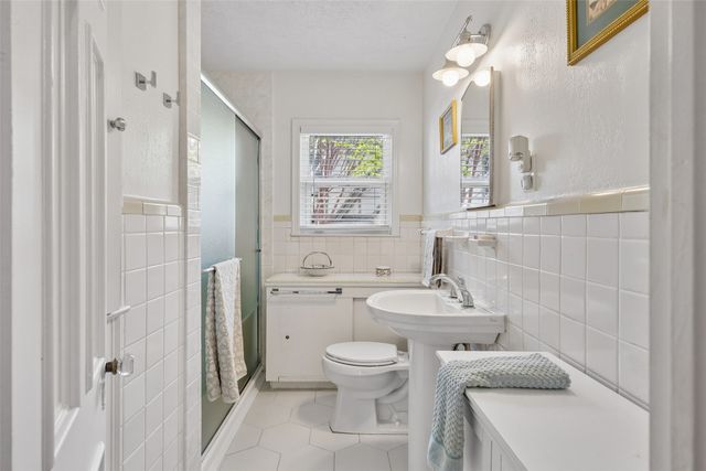 1114 Valencia Street, Dallas, TX 75223