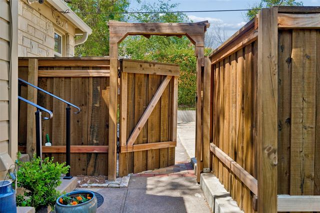 1114 Valencia Street, Dallas, TX 75223