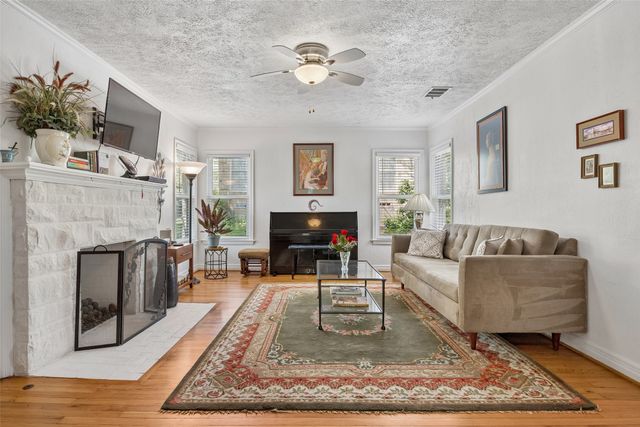 1114 Valencia Street, Dallas, TX 75223