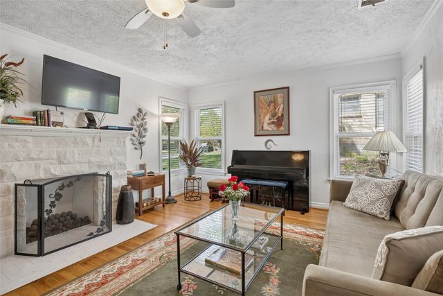 1114 Valencia Street, Dallas, TX 75223