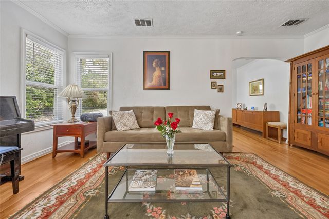 1114 Valencia Street, Dallas, TX 75223