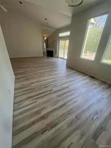 7355 Sherwood Creek, West Bloomfield, MI 48322