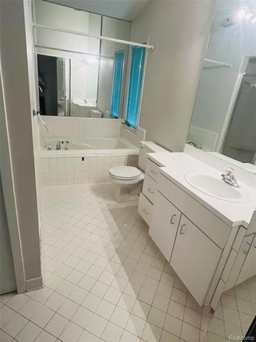 7355 Sherwood Creek, West Bloomfield, MI 48322