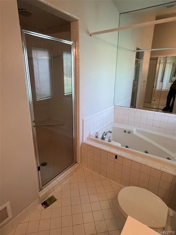 7355 Sherwood Creek, West Bloomfield, MI 48322