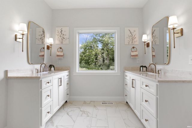 4092 Cottonwood Drive, Victoria Woods, IN 47601
