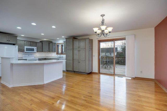 733 Valley View Drive, Stoughton, WI 53589