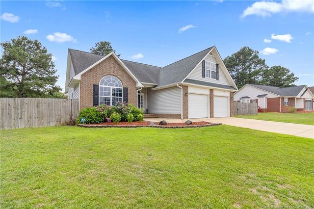 116 Woodbine Drive, Raeford, NC 28376