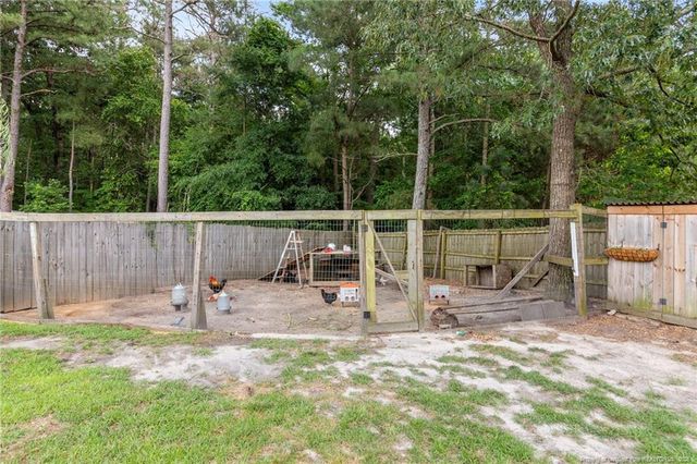 116 Woodbine Drive, Raeford, NC 28376