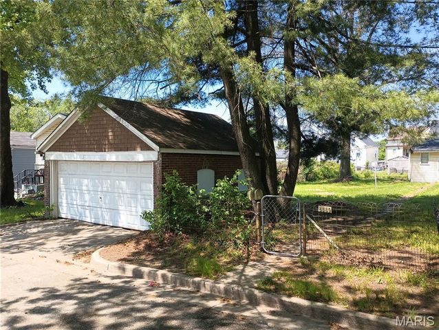 8539 Robin Avenue, St Louis, MO 63147