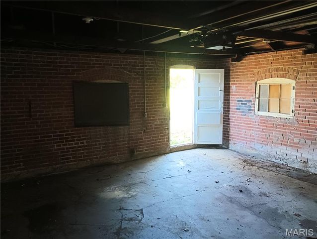 8539 Robin Avenue, St Louis, MO 63147
