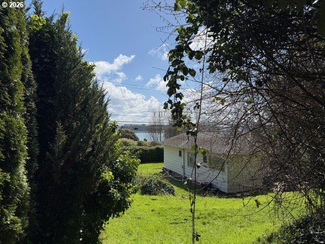 67623 E BAY Rd, North Bend, OR 97459