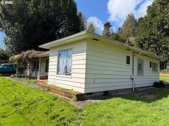 67623 E BAY Rd, North Bend, OR 97459