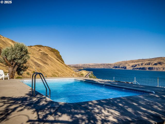 8919 Hwy 14, Wishram, WA 98673