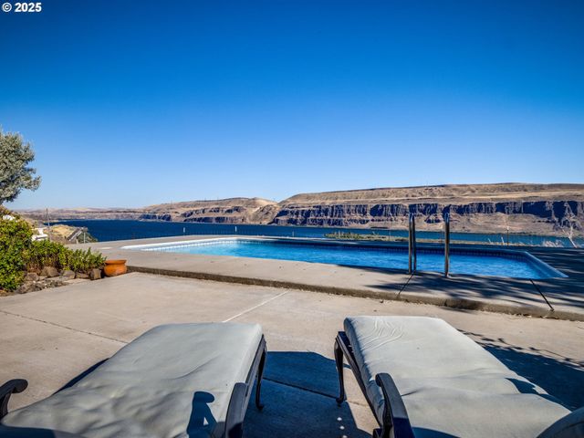 8919 Hwy 14, Wishram, WA 98673