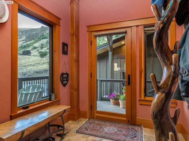 8919 Hwy 14, Wishram, WA 98673