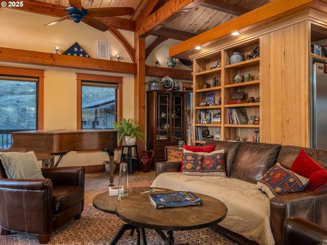 8919 Hwy 14, Wishram, WA 98673