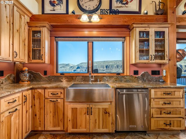 8919 Hwy 14, Wishram, WA 98673