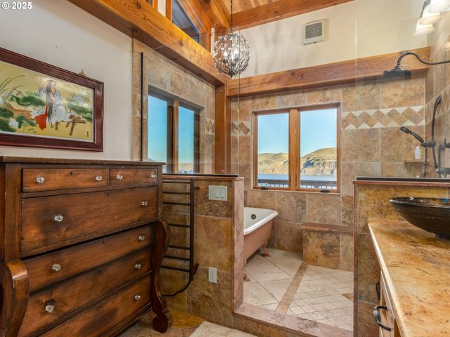 8919 Hwy 14, Wishram, WA 98673