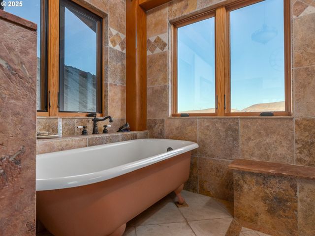 8919 Hwy 14, Wishram, WA 98673