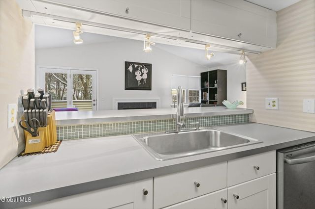 212 Monmouth Way, Clifton Park, NY 12065