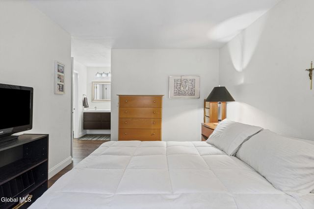 212 Monmouth Way, Clifton Park, NY 12065