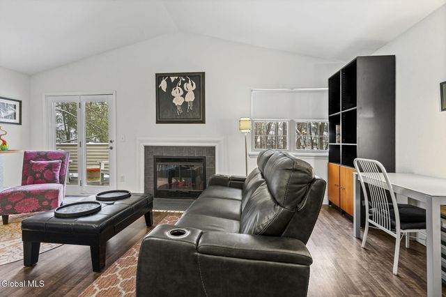 212 Monmouth Way, Clifton Park, NY 12065