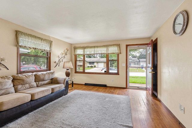 415 S MIDPARK DRIVE, Appleton, WI 54915