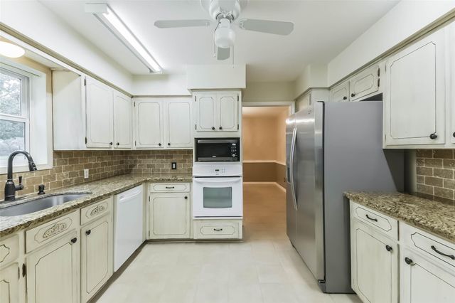 1210 Timber Lane, Rosenberg, TX 77471