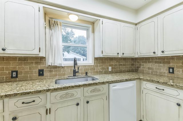 1210 Timber Lane, Rosenberg, TX 77471