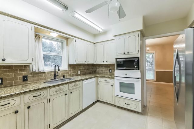 1210 Timber Lane, Rosenberg, TX 77471