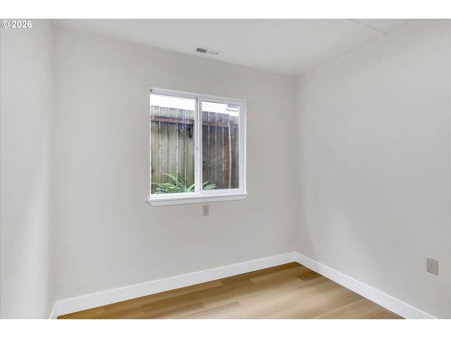 2037 Se 41ST Ave, Portland, OR 97214