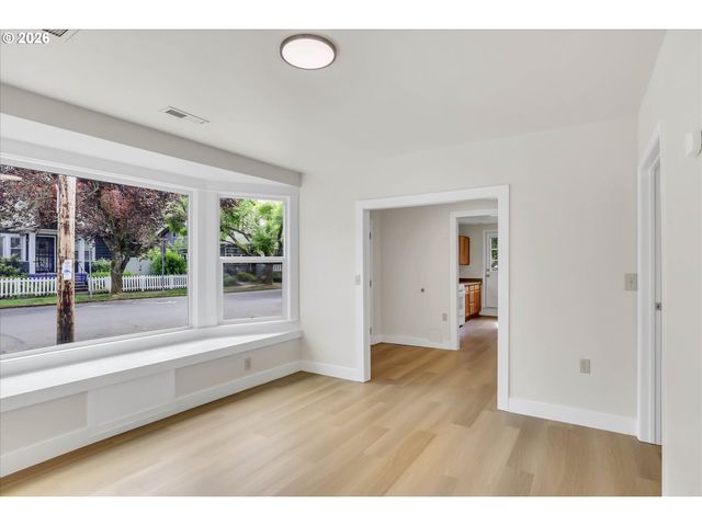 2037 Se 41ST Ave, Portland, OR 97214