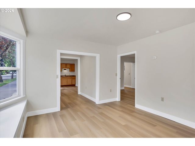 2037 Se 41ST Ave, Portland, OR 97214