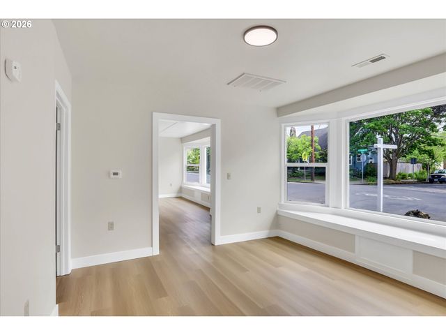 2037 Se 41ST Ave, Portland, OR 97214