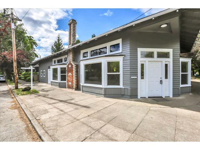 2037 Se 41ST Ave, Portland, OR 97214