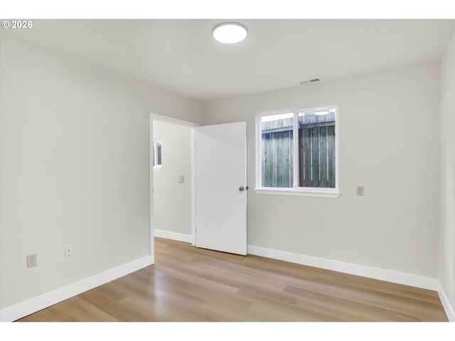 2037 Se 41ST Ave, Portland, OR 97214