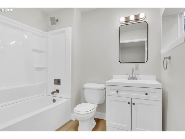 2037 Se 41ST Ave, Portland, OR 97214