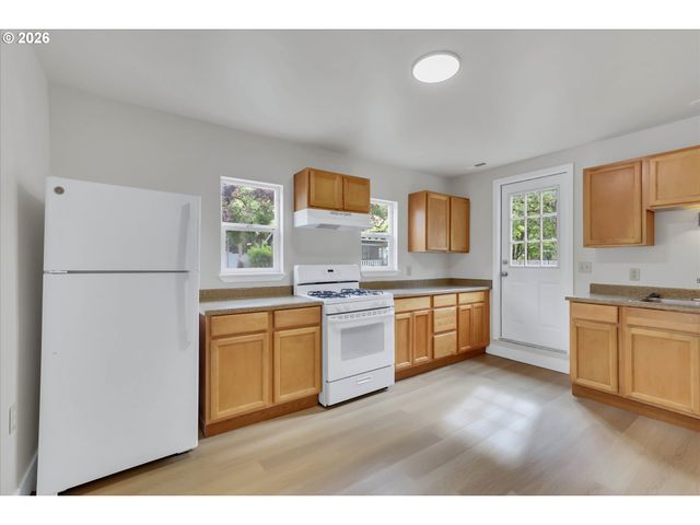 2037 Se 41ST Ave, Portland, OR 97214