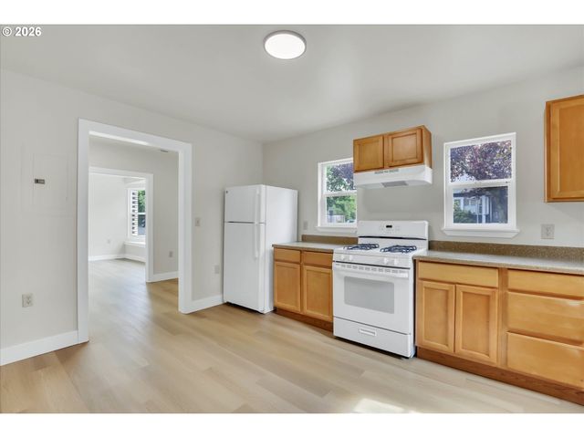 2037 Se 41ST Ave, Portland, OR 97214