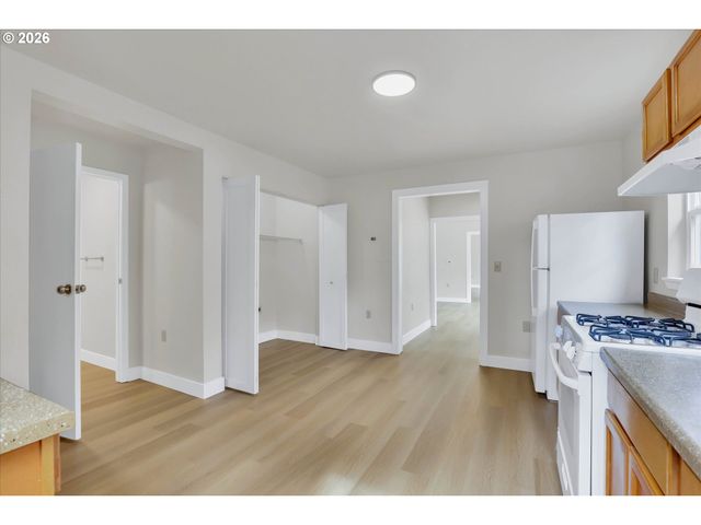 2037 Se 41ST Ave, Portland, OR 97214