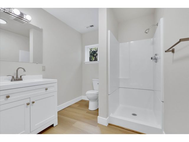 2037 Se 41ST Ave, Portland, OR 97214
