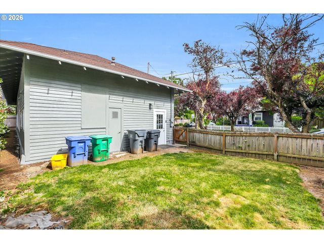 2037 Se 41ST Ave, Portland, OR 97214
