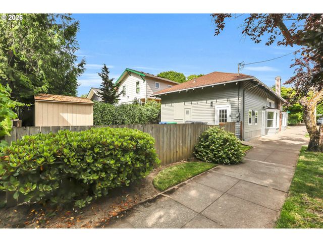 2037 Se 41ST Ave, Portland, OR 97214