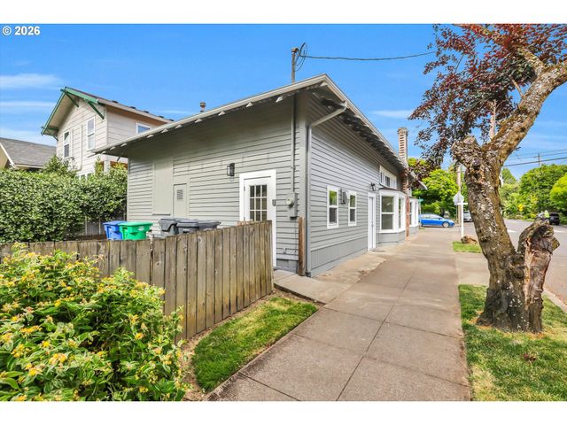 2037 Se 41ST Ave, Portland, OR 97214