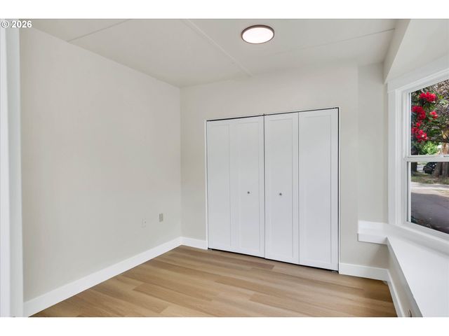 2037 Se 41ST Ave, Portland, OR 97214