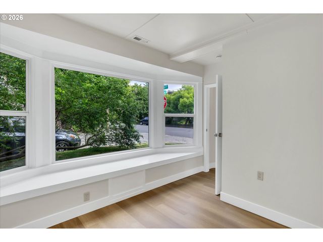 2037 Se 41ST Ave, Portland, OR 97214